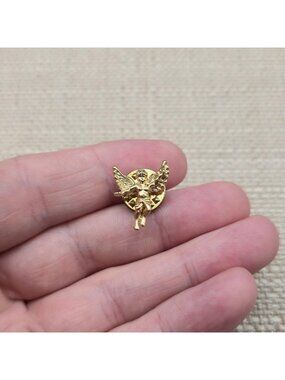 Vintage Gold Tone Guardian Angel Cherub Cupidon Miniature Lapel Pin A8196